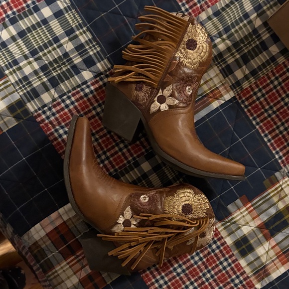 Ariat Shoes - Ariat Tan Floral Fringe Heeled Boots
